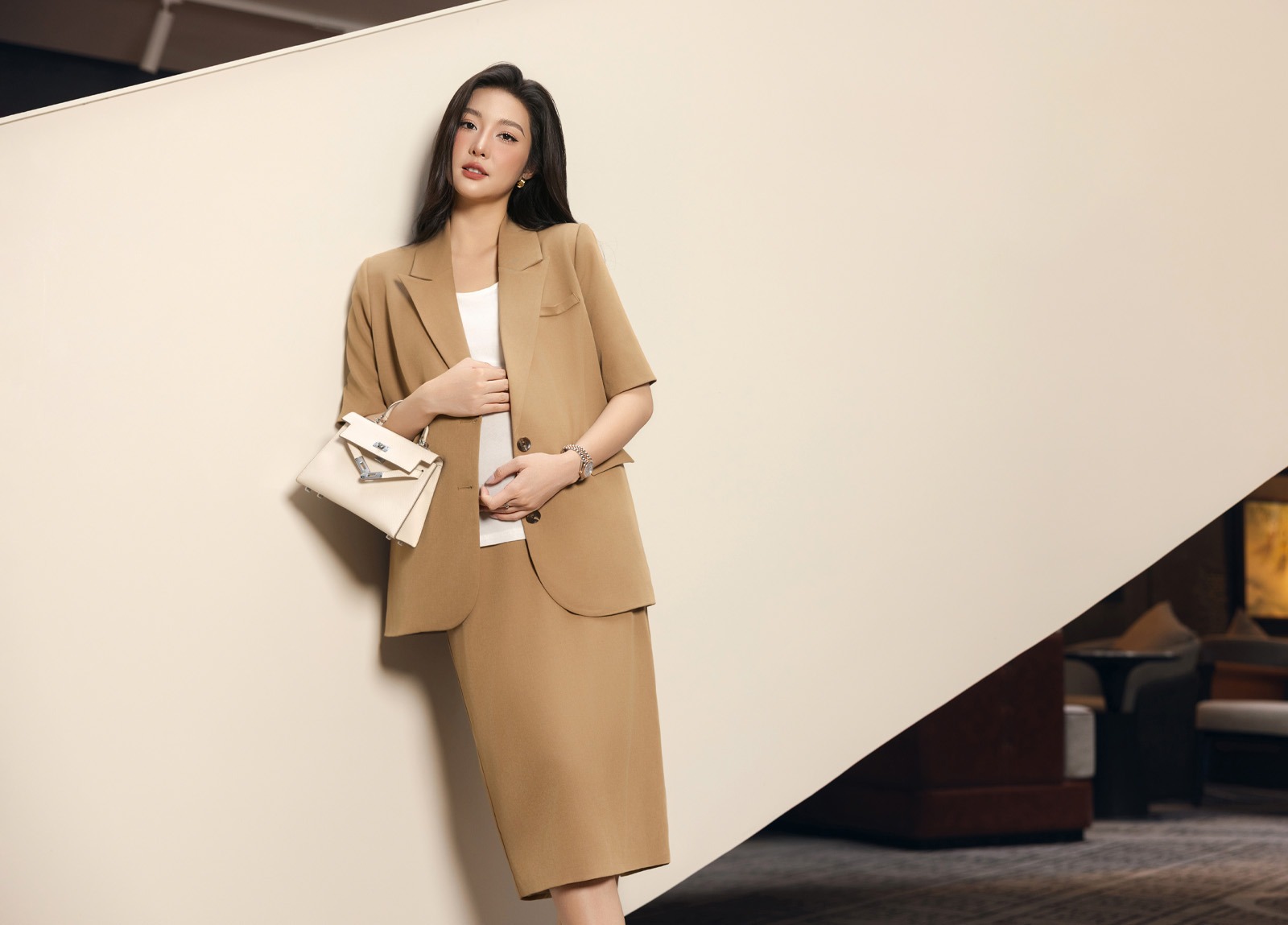 Đầm Bầu Công Sở – Sự Cân Bằng Giữa Thời Trang Và Cảm Xúc